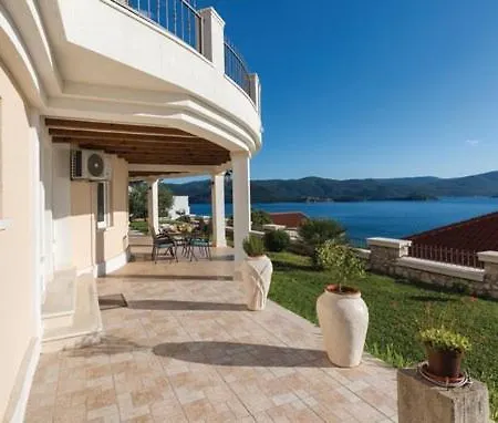 Jurkovic 1 Apartment Komarna