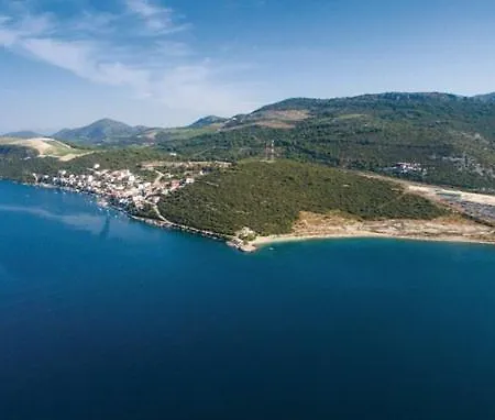 Apartment Jurkovic 1 Komarna